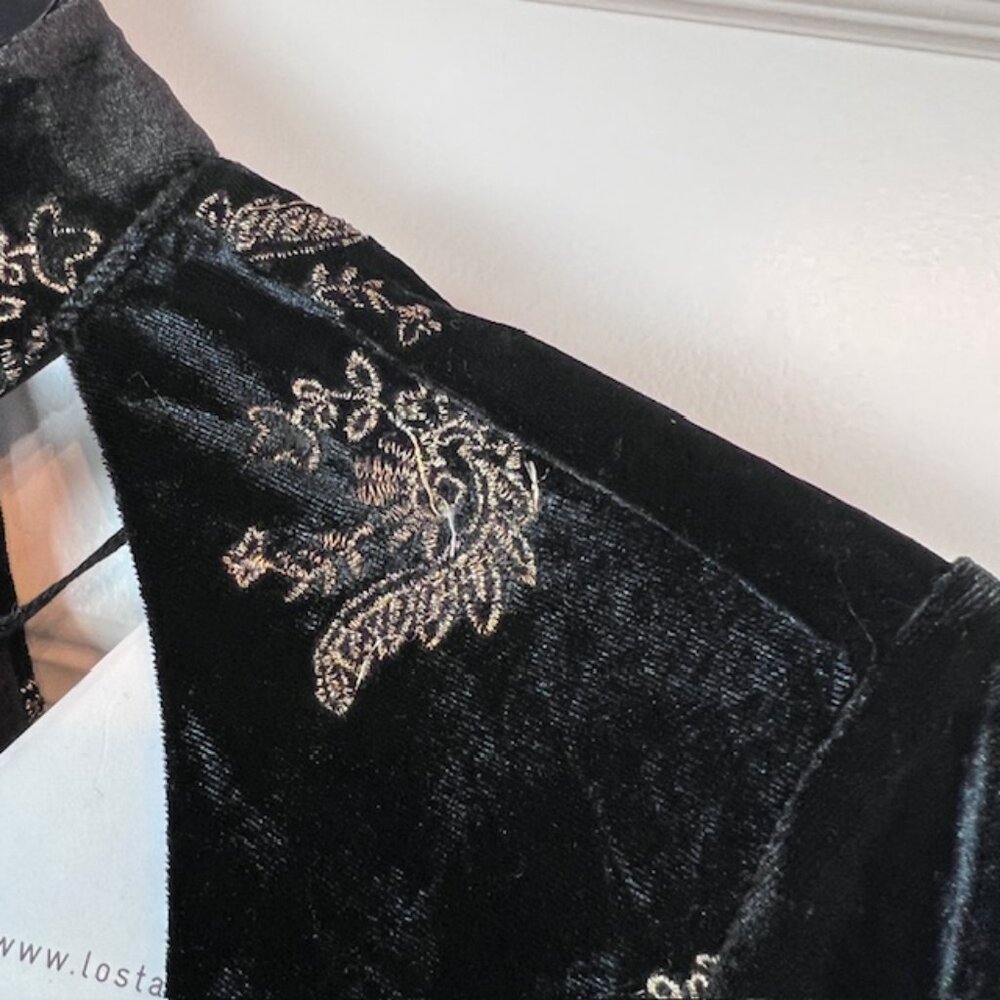 Lost + Wander Genevieve Black Velvet Embroidered Cutout Mini Romper Small NWT - Picture 7 of 12